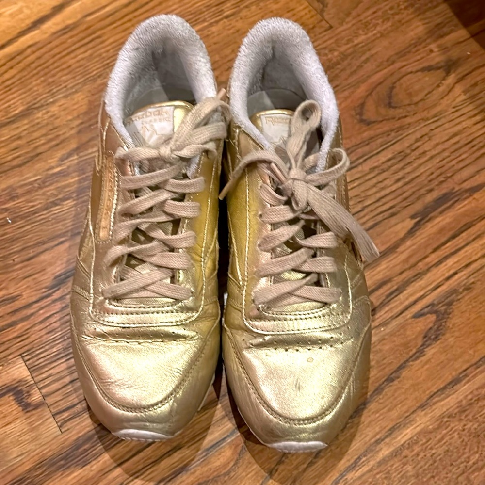 Reebok gold classic sneakers size 6.5